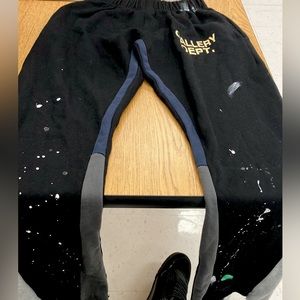 Men’s medium gallery dept flared sweats